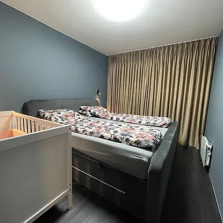 2 Floors, 3 Bedrooms Townhouse. *