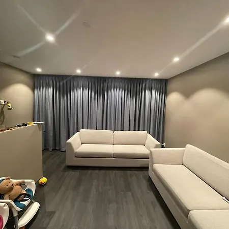 Apartment 2 Floors, 3 Bedrooms Townhouse.