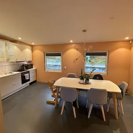 2 Floors, 3 Bedrooms Townhouse. Apartment