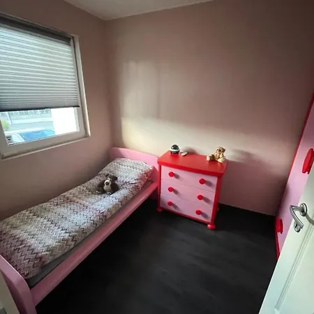 Apartment 2 Floors, 3 Bedrooms Townhouse. *