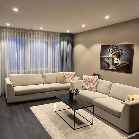 Apartment 2 Floors, 3 Bedrooms Townhouse. *