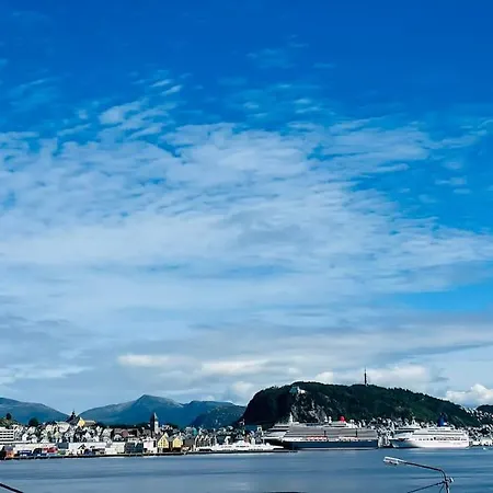 דירה 2 Floors, 3 Bedrooms Townhouse. Ålesund